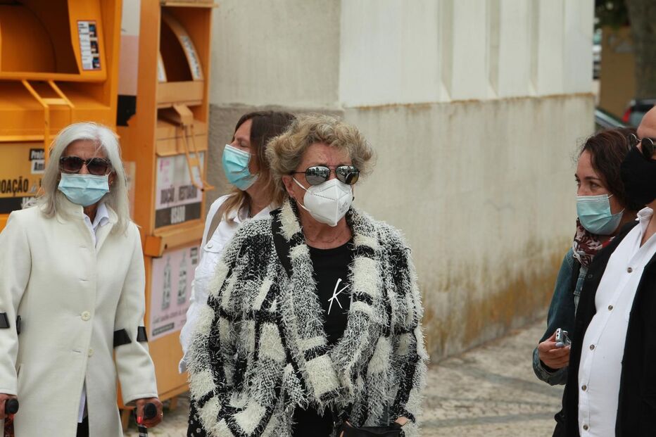 Vários rostos da televisão, teatro e cinema marcaram presença no último adeus à atriz Maria João Abreu, em Lisboa