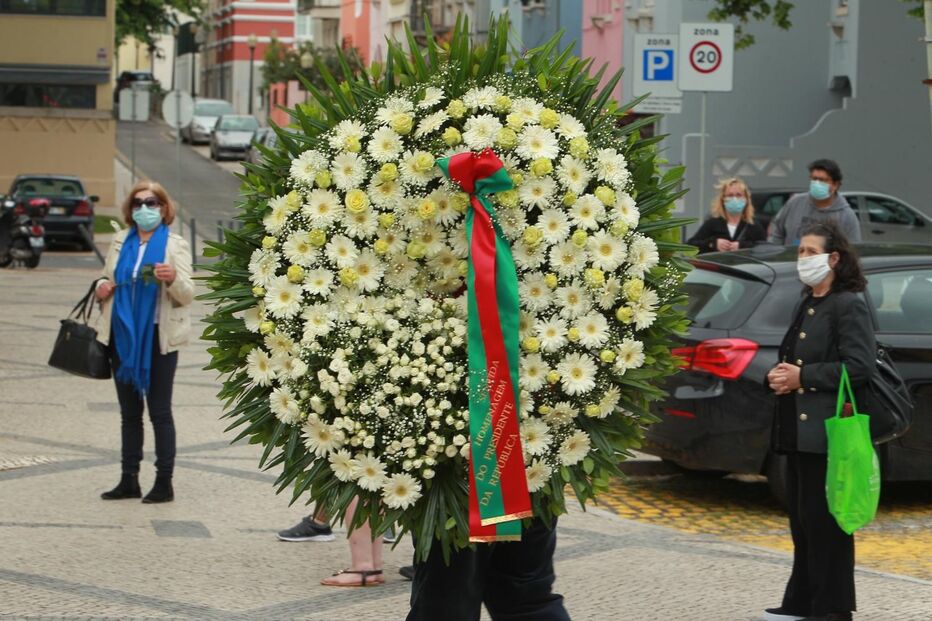 Vários rostos da televisão, teatro e cinema marcaram presença no último adeus à atriz Maria João Abreu, em Lisboa