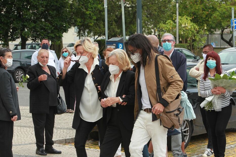 Vários rostos da televisão, teatro e cinema marcaram presença no último adeus à atriz Maria João Abreu, em Lisboa