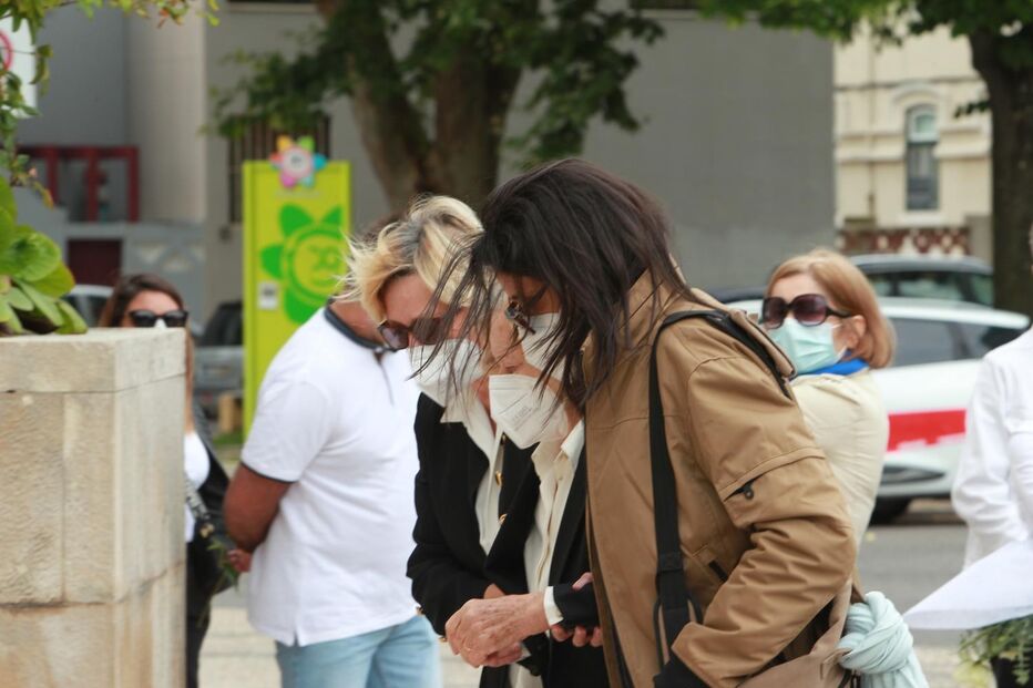 Vários rostos da televisão, teatro e cinema marcaram presença no último adeus à atriz Maria João Abreu, em Lisboa