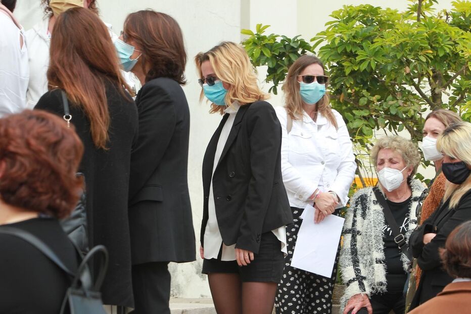 Vários rostos da televisão, teatro e cinema marcaram presença no último adeus à atriz Maria João Abreu, em Lisboa