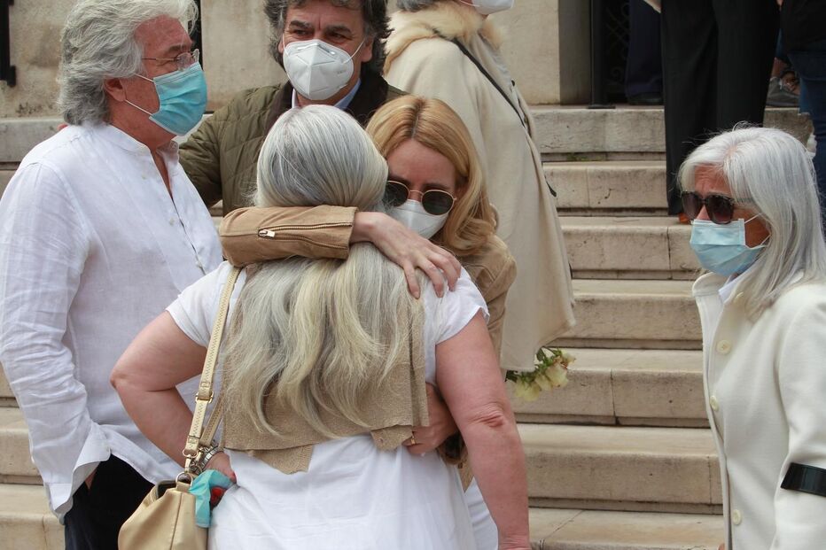 Vários rostos da televisão, teatro e cinema marcaram presença no último adeus à atriz Maria João Abreu, em Lisboa