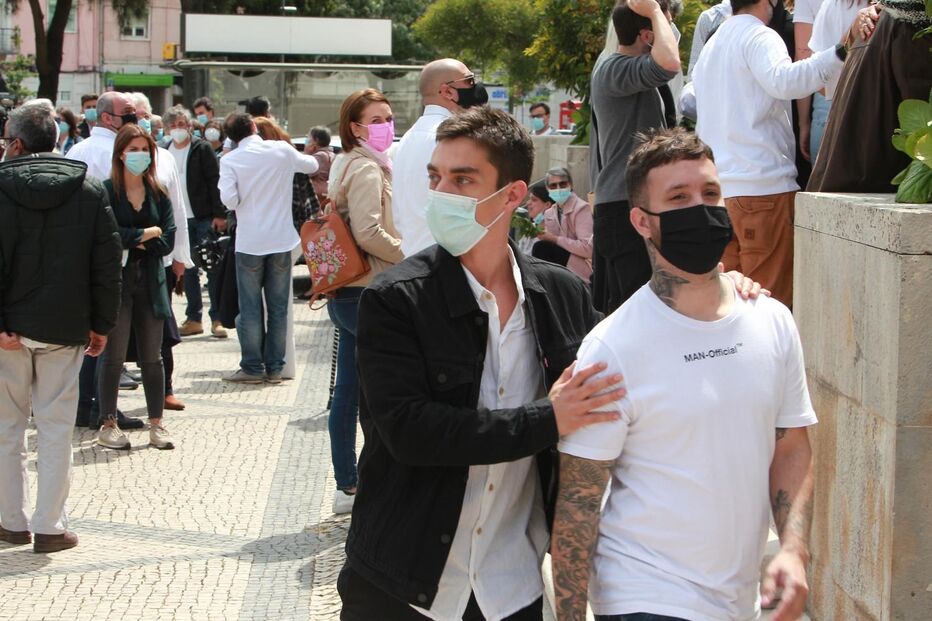 Vários rostos da televisão, teatro e cinema marcaram presença no último adeus à atriz Maria João Abreu, em Lisboa