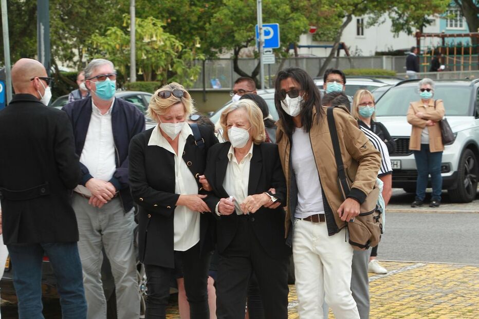João Soares com a mãe e a irmã de Maria João Abreu