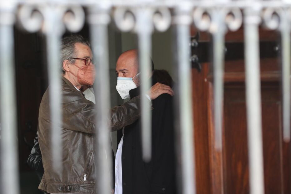 Vários rostos da televisão, teatro e cinema marcaram presença no último adeus à atriz Maria João Abreu, em Lisboa	