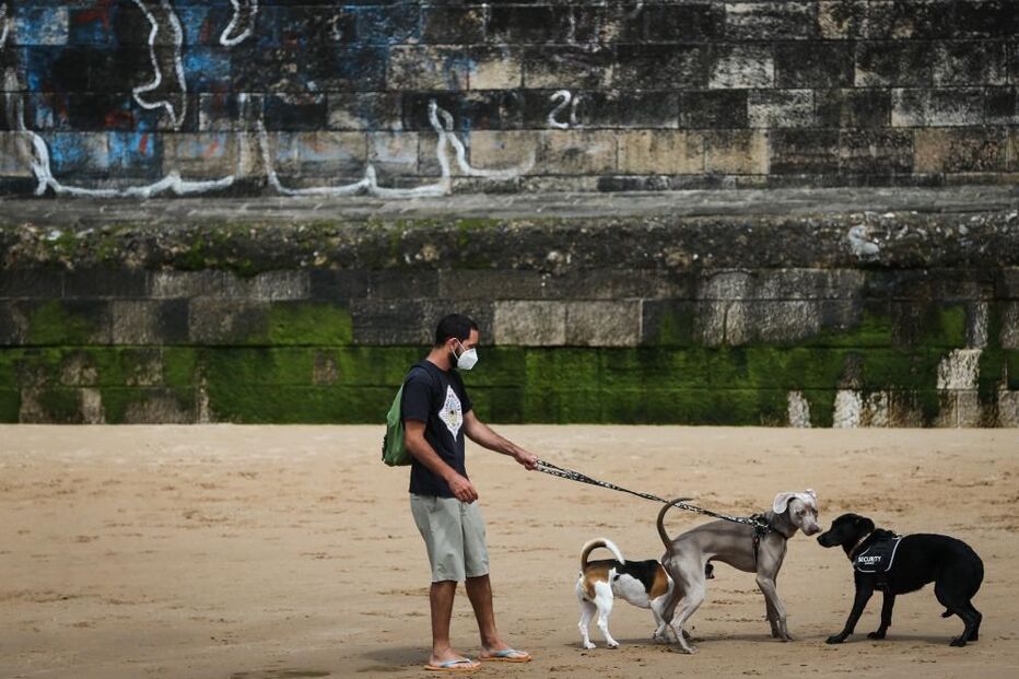Banhistas da praia de Carcavelos manifestam segurança no arranque da época balnear