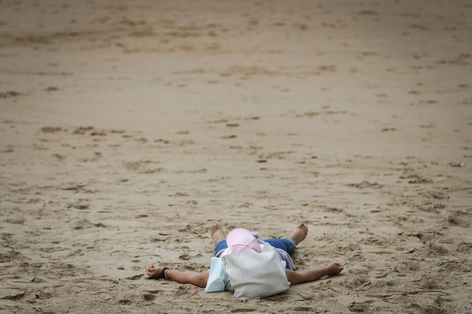 Banhistas da praia de Carcavelos manifestam segurança no arranque da época balnear