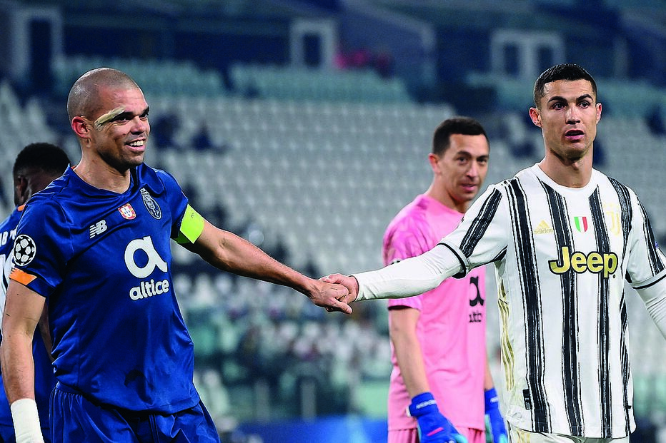Pepe e Ronaldo no jogo da Champions este ano