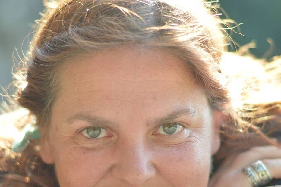 Carla Vasconcelos.jpg