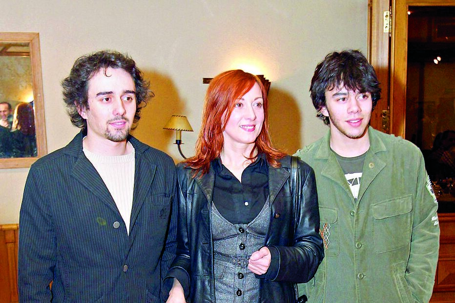 Maria João Abreu acompanhada dpos dois filhos, Miguel e Ricardo