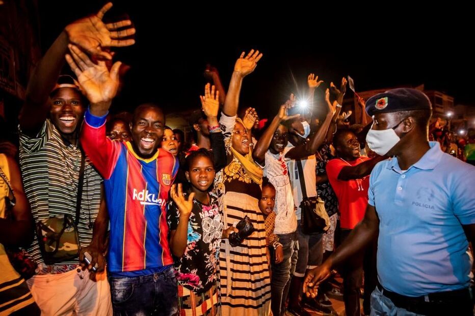 O Presidente da República, Marcelo Rebelo de Sousa, durante o percurso entre o aeroporto internacional Osvaldo Vieira e o centro de Bissau, no início da visita oficial que decorre entre 17 e 18 de maio, em Bissau