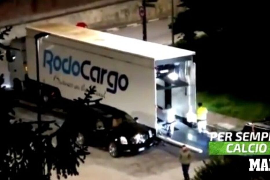 Carros de Ronaldo são levados de Turim