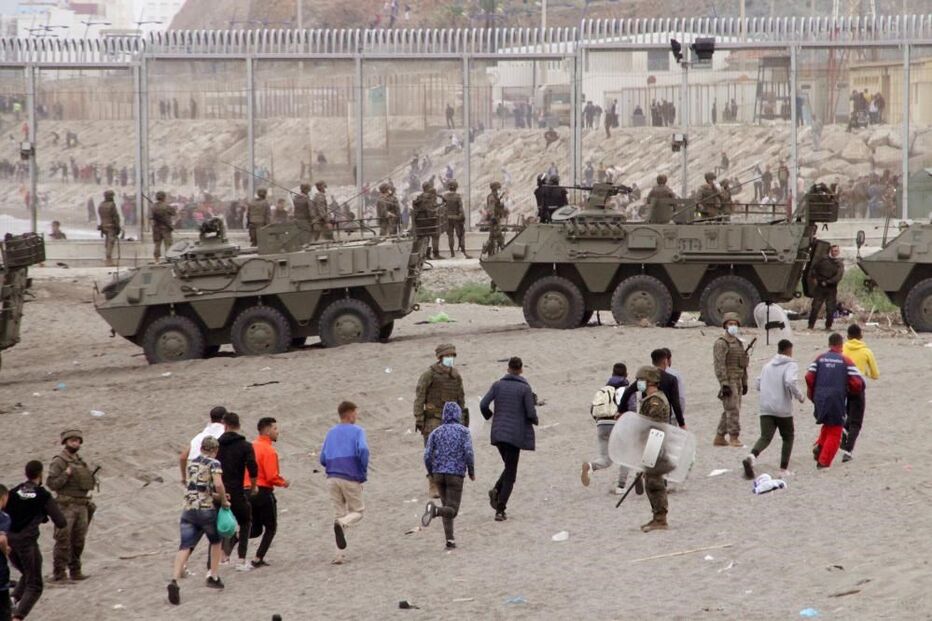 Milhares de cidadãos marroquinos forçam entrada em Ceuta pelas praias