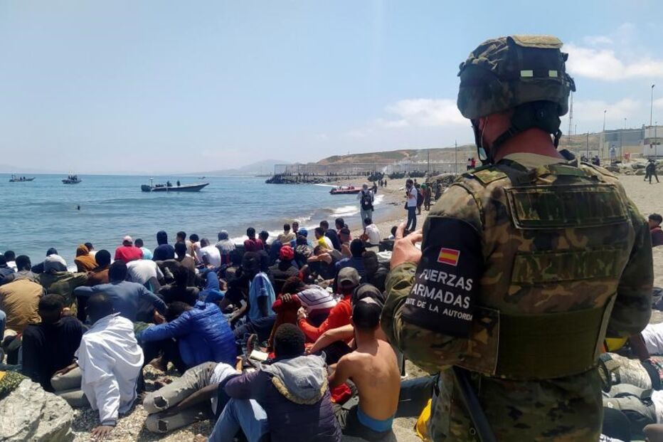 Milhares de cidadãos marroquinos forçam entrada em Ceuta pelas praias