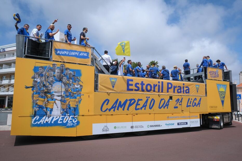 Estoril Praia homenageado com festa de campeão da II Liga em Cascais
