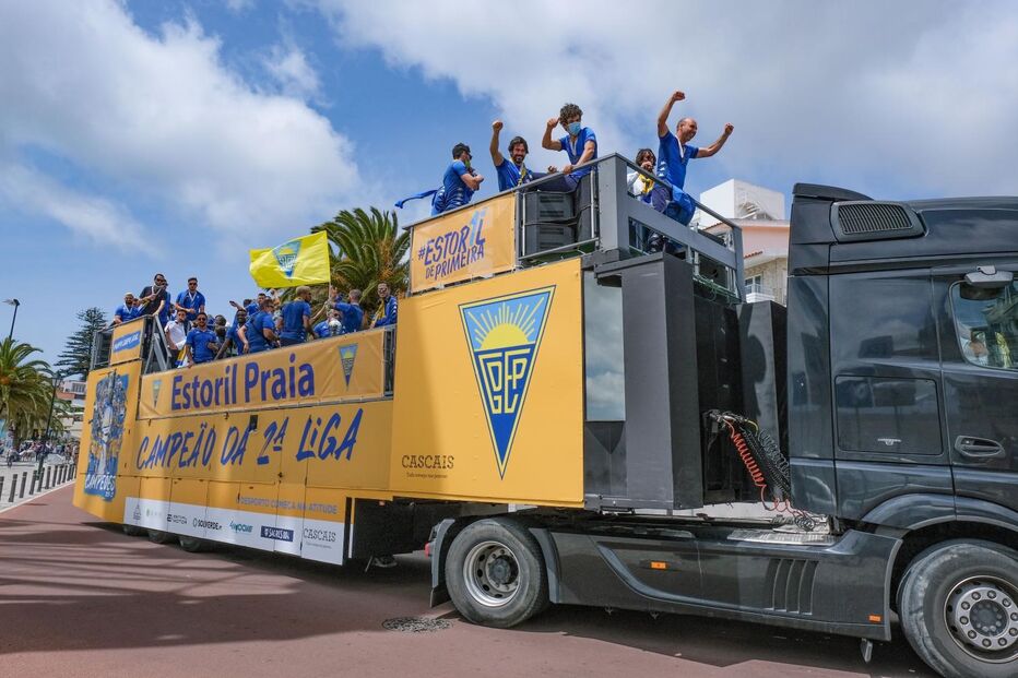 Estoril Praia homenageado com festa de campeão da II Liga em Cascais
