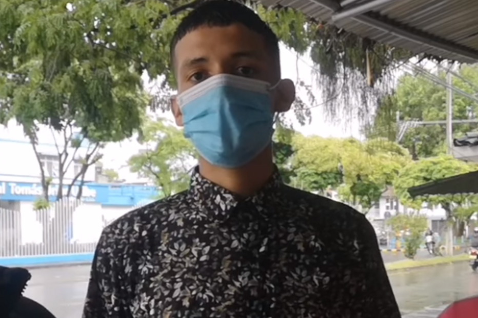 Daniel está em protesto à porta do hospital