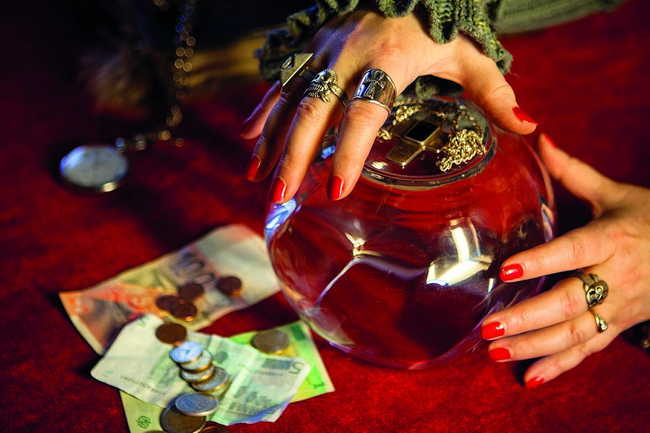 Vítima recorreu à cartomante numa altura em que estava fragilizada emocionalmente, após ter terminado uma relação, querendo abrir caminhos no amor   