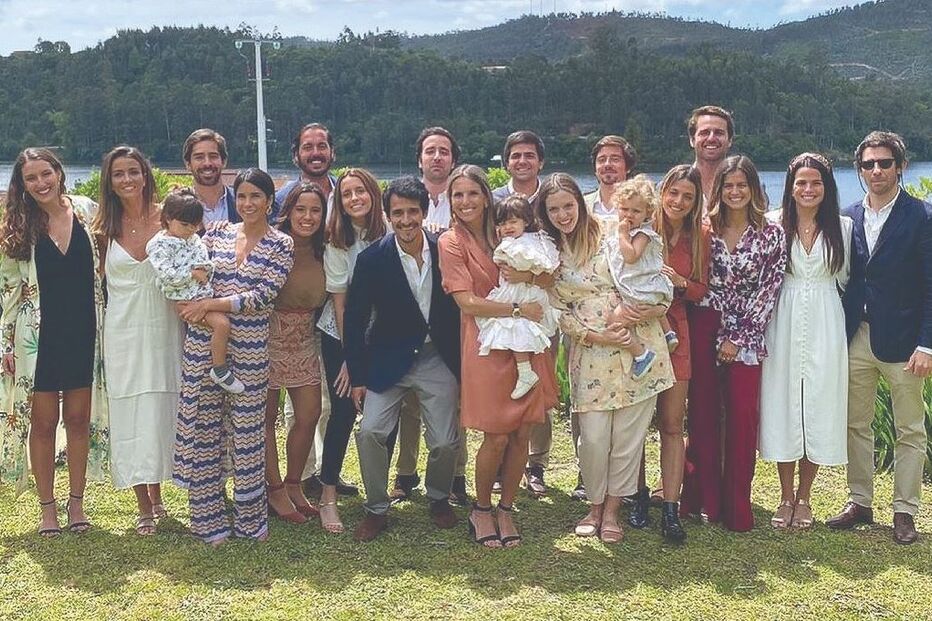 Isaurinha Jardim com o grupo de amigos que marcou presença no batizado