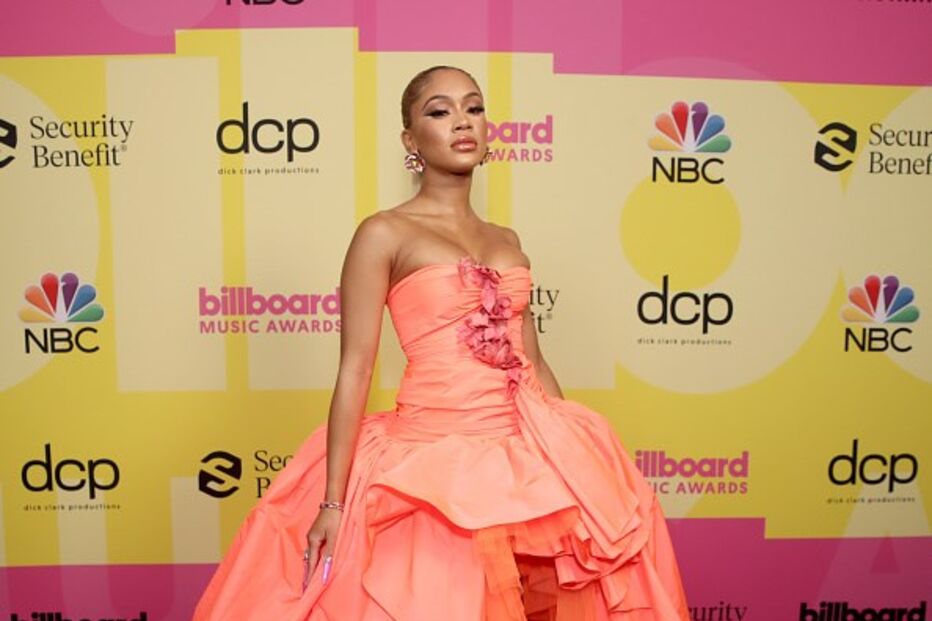 Saweetie usou Giambattista Valli  