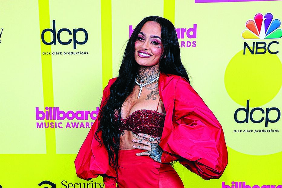 Kehlani optou por um vistoso modelo da Tony Ward Couture