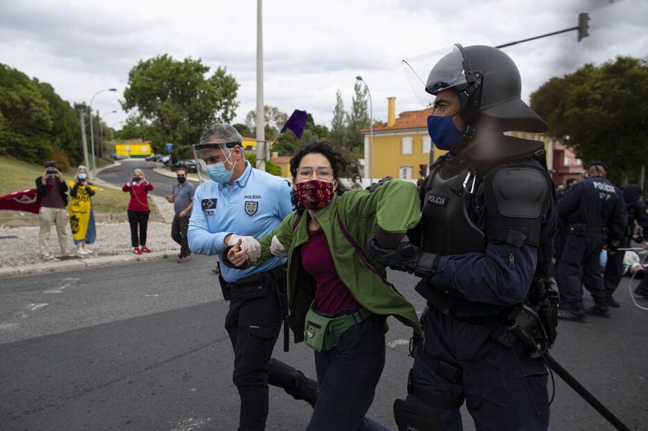 Jovens ativistas manifestaram-se na Rotunda do Relógio