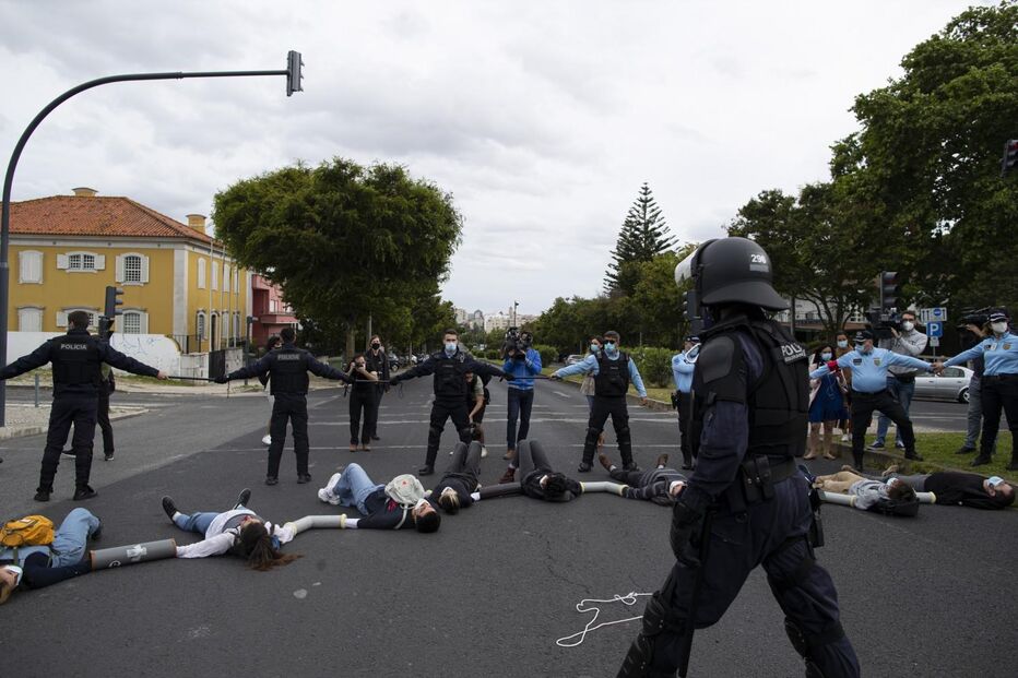 Jovens ativistas manifestaram-se na Rotunda do Relógio