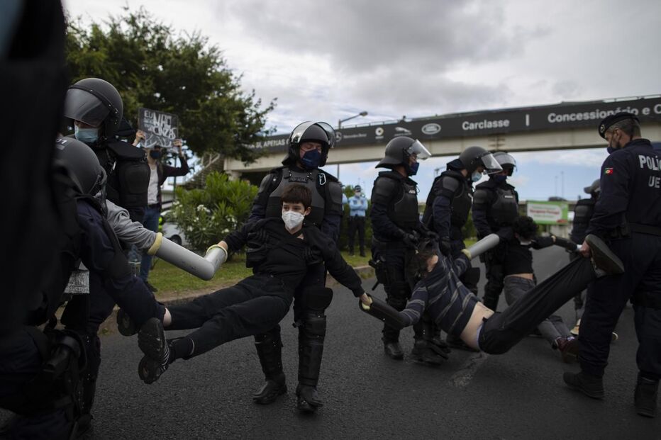Jovens ativistas manifestaram-se na Rotunda do Relógio