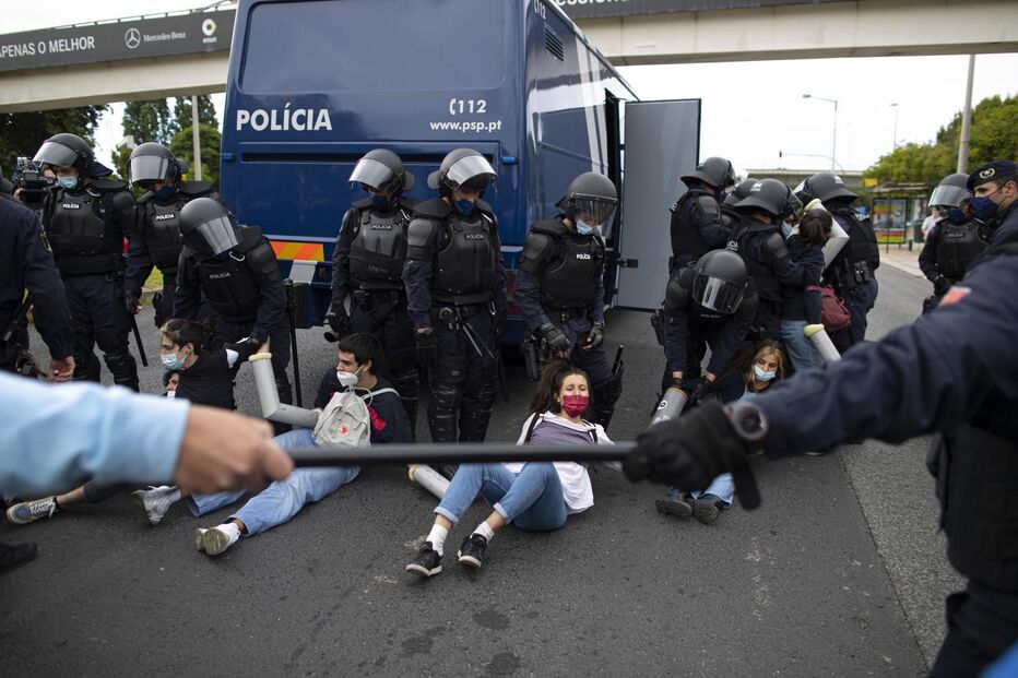 Jovens ativistas manifestaram-se na Rotunda do Relógio