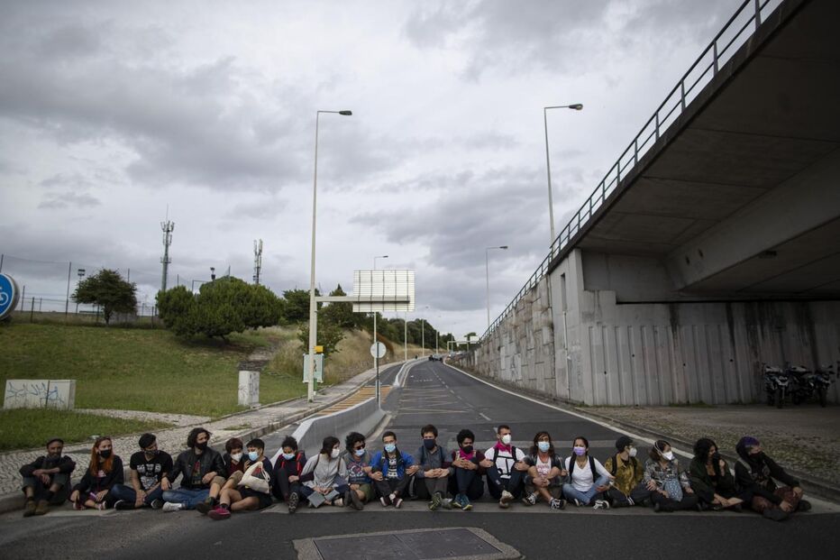 Jovens ativistas manifestaram-se na Rotunda do Relógio