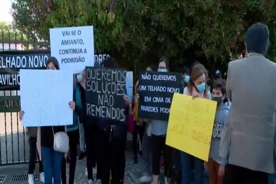 2021-05-25_13_32_32 escola cadeado.jpg