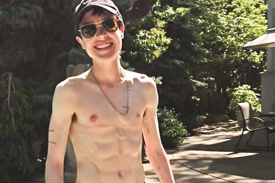 Elliot Page mostrou, pela primeira vez, o resultado da cirurgia  