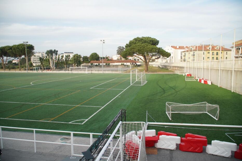 Criança morre após ser atingida por baliza em colégio de Leiria