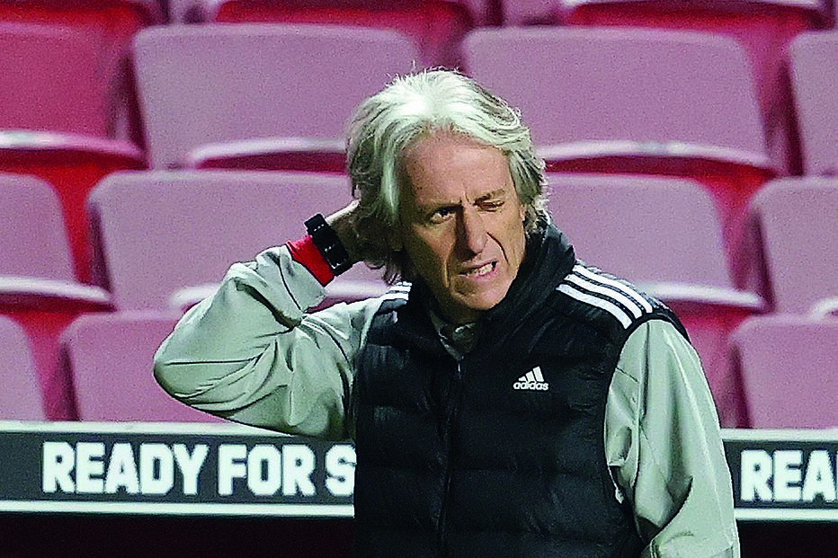 Jorge Jesus já trabalha na planificação da nova época e razões para preocupação não faltam    
