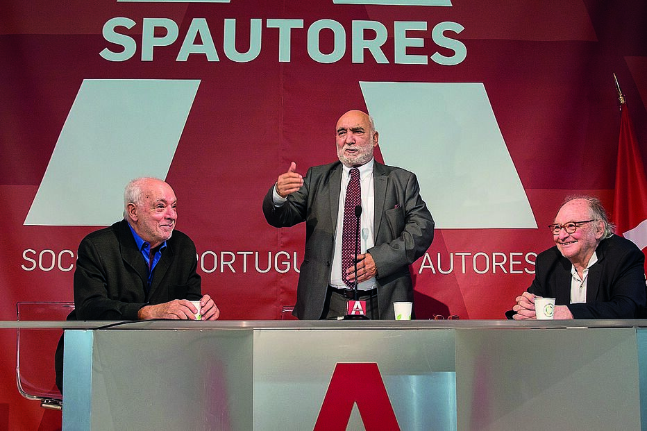Paulo de Carvalho, José Jorge Letria e Antonio Vitorino d’Almeida durante a cerimónia 