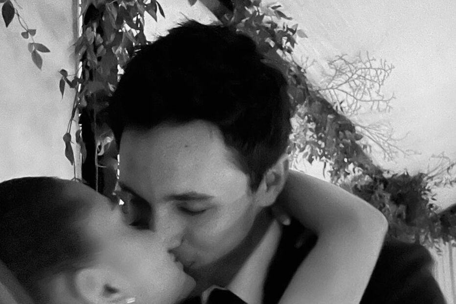 Ariana Grande revela imagens do casamento