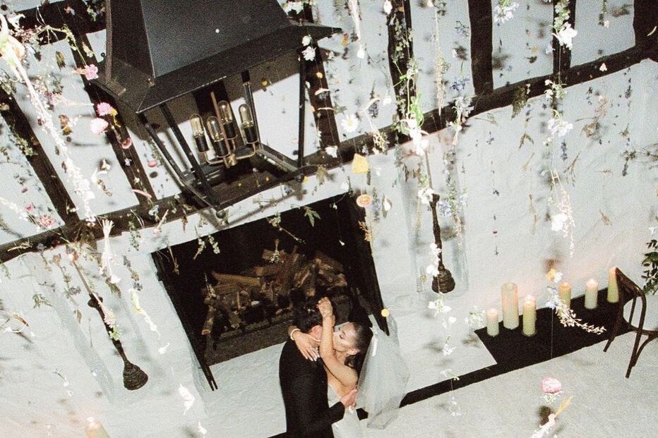 Ariana Grande revela imagens do casamento