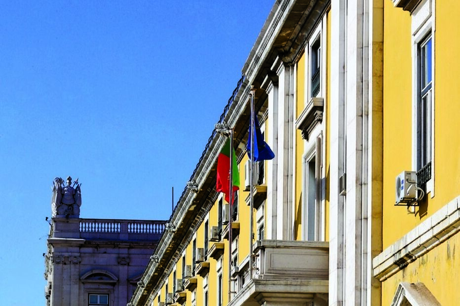 Ministério das Finanças com défice de 4,8 mil milhões de euros até abril