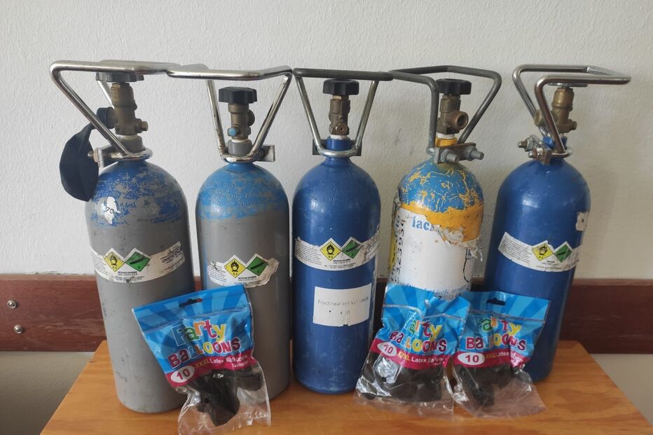 Botijas de óxido nitroso apreendidas