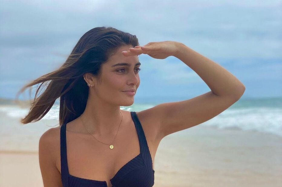 Filipa faz furor com silhueta curvilínea em imagens de campanhas de moda