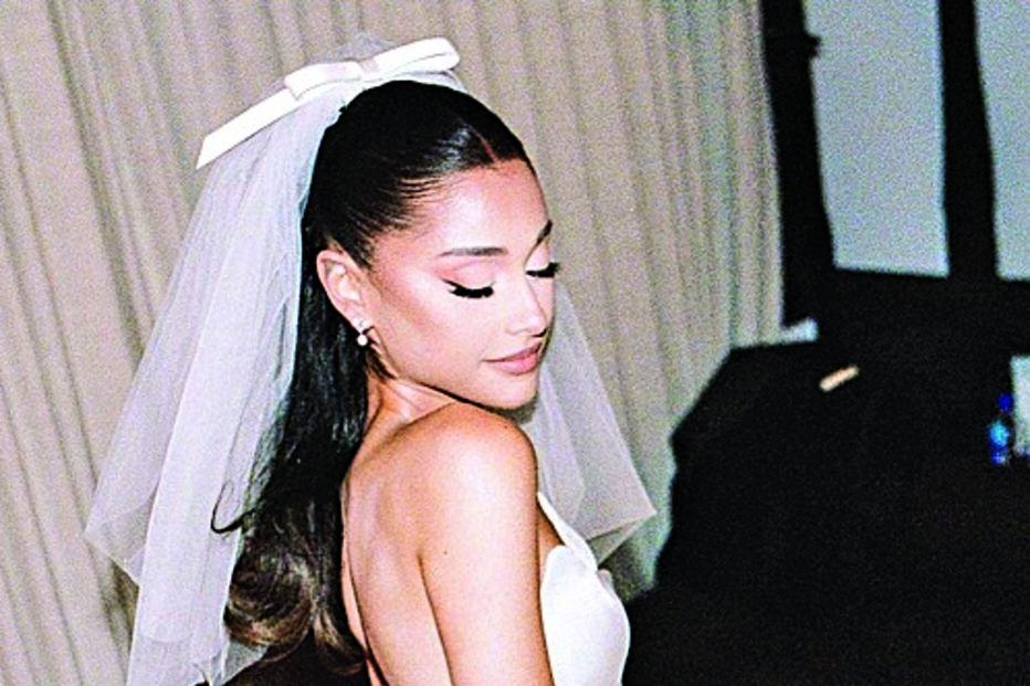 Ariana Grande publicou fotos do secreto casamento com Dalton Gomez    
