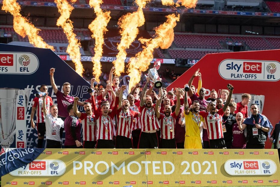 Brentford vence 'play-off' e regressa à elite do futebol inglês 74 anos depois