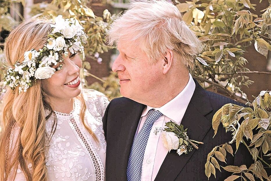 Boris Johnson e Carrie Symonds nos jardins da residência oficial do primeiro-ministro