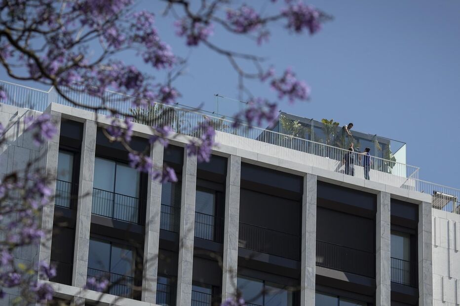 Apartamento de luxo tem vista privilegiada sobre a cidade de Lisboa  