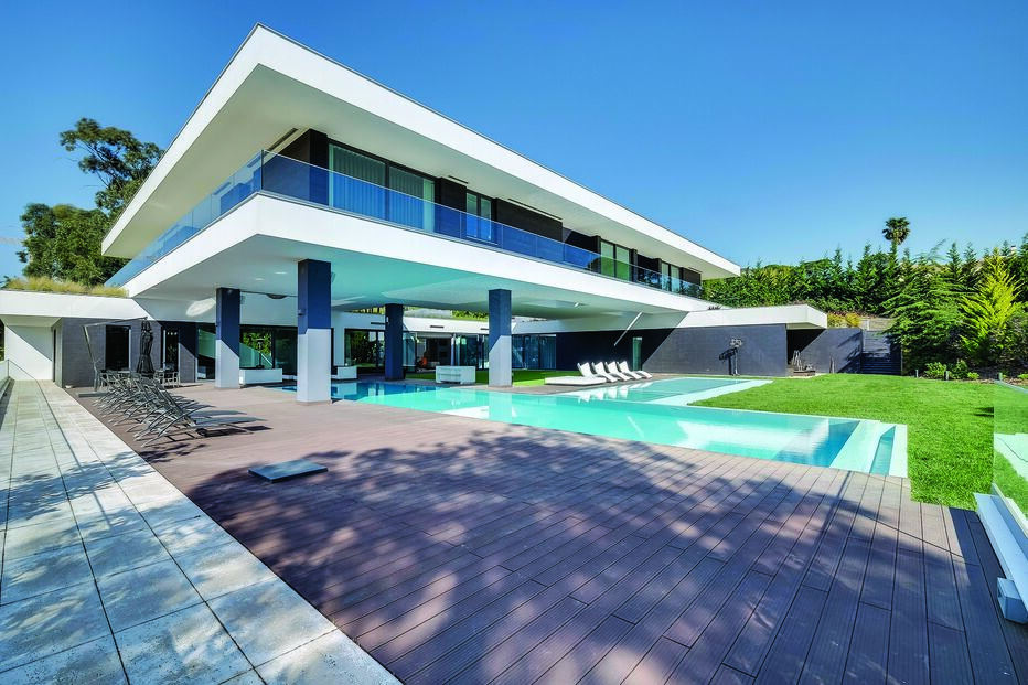 A compra de imóveis, desde residências a edifícios, passando por quintas, tem sido a principal opção de investimento dos estrangeiros endinheirados   