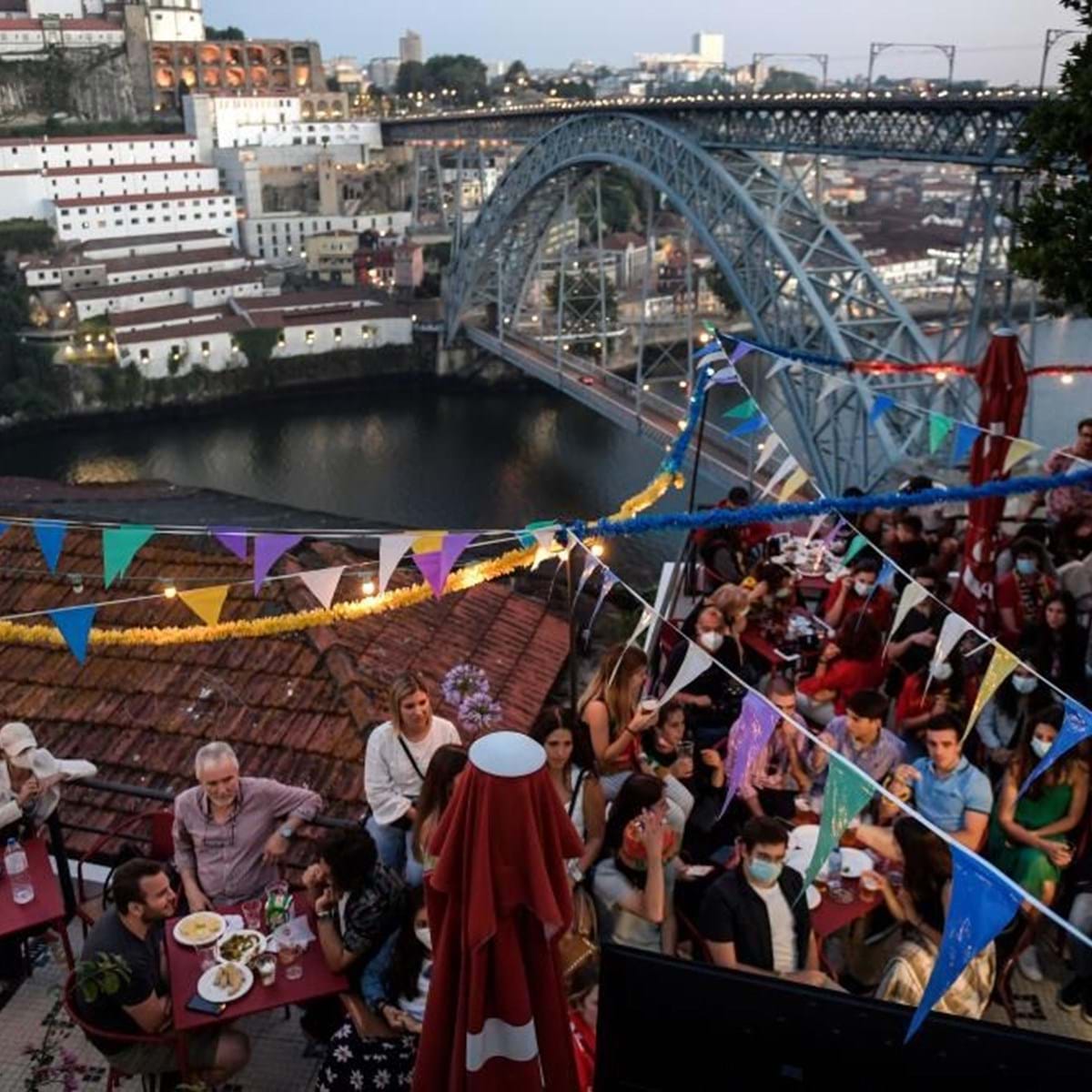 Mais polícia nas ruas do Porto na noite de São João - Sociedade