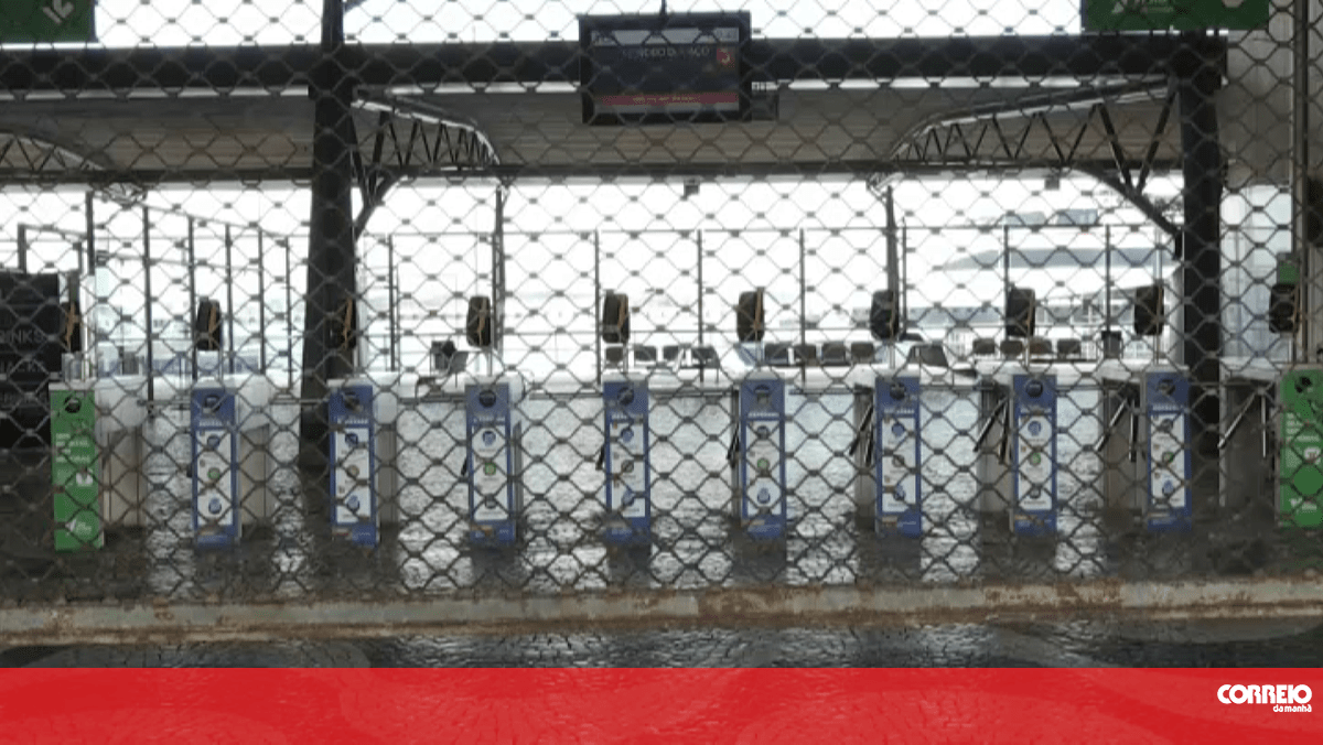 Passengers Furious Over Ferry Service Disruptions Between Lisbon and Seixal