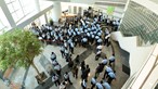 500 polícias invadem jornal em Hong Kong