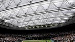 Wimbledon permite participação de tenistas não vacinados contra Covid-19. Djokovic pode defender título