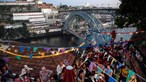 Balões, fogo de artifício e multidões num S. João diferente no Porto